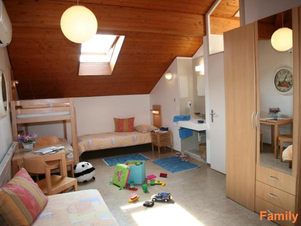 Lugano Savosa Youth Hostel : photo 2 de la chambre chambre quadruple confort