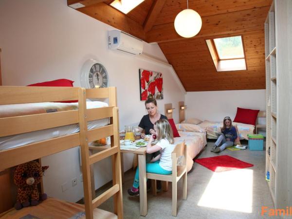 Lugano Savosa Youth Hostel : photo 5 de la chambre chambre quadruple confort