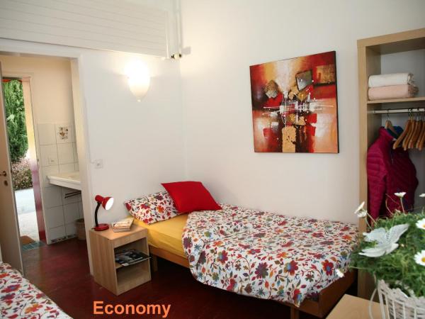 Lugano Savosa Youth Hostel : photo 1 de la chambre chambre lits jumeaux Économique avec salle de bains commune