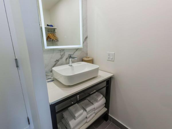 Travelodge by Wyndham Quebec City Hotel & Convention Centre : photo 3 de la chambre chambre double deluxe avec 2 lits doubles - non-fumeurs