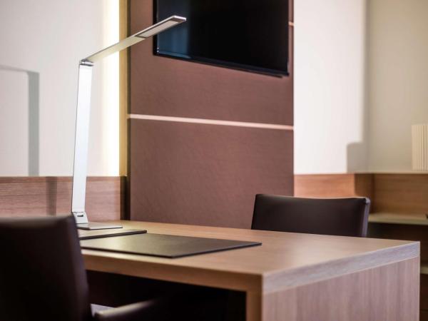 Lindner Hotel Dusseldorf Airport, part of JdV by Hyatt : photo 8 de la chambre chambre lit king-size premium