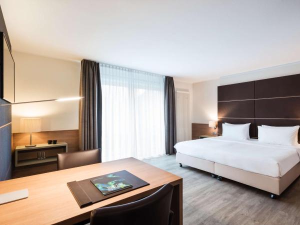 Lindner Hotel Dusseldorf Airport, part of JdV by Hyatt : photo 9 de la chambre chambre lit king-size premium