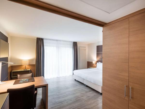 Lindner Hotel Dusseldorf Airport, part of JdV by Hyatt : photo 10 de la chambre chambre lit king-size premium