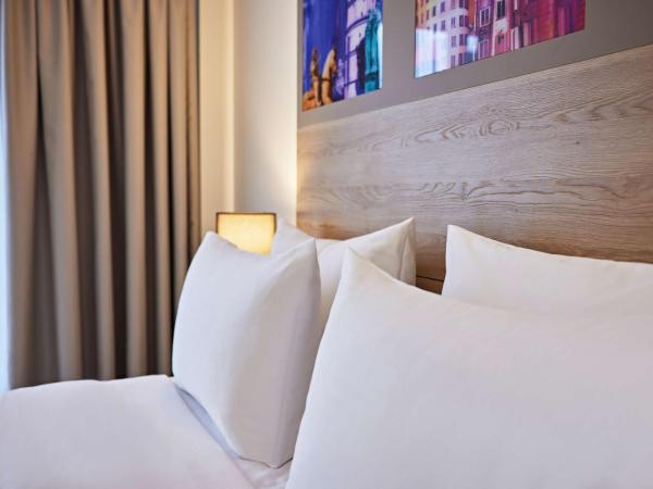 Lindner Hotel Dusseldorf Airport, part of JdV by Hyatt : photo 5 de la chambre suite junior avec kitchenette et balcon