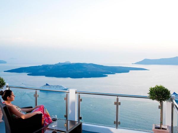 Asteras Villas : photo 10 de la chambre suite la luna avec jacuzzi - vue sur caldera