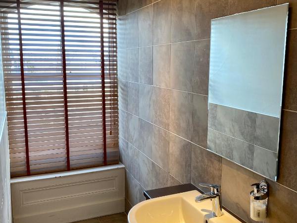 The Dutch Mill Hotel : photo 1 de la chambre chambre lits jumeaux avec salle de bains privative