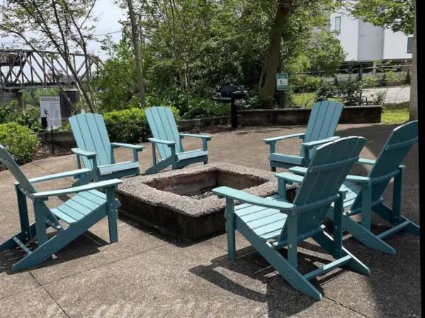 NEW LISTING! GORGEOUS Downtown Nashville Walk to ALL On the RIVER #3 : photo 7 de la chambre appartement - vue sur lac