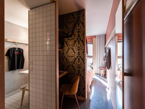 MOB HOTEL Lyon Confluence : photo 6 de la chambre chambre double standard avec terrasse
