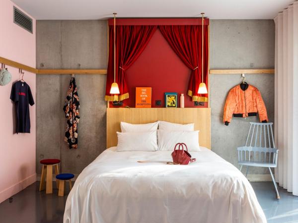 MOB HOTEL Lyon Confluence : photo 2 de la chambre suite avec terrasse