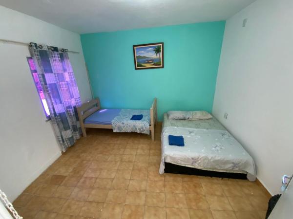Sol'Lar Pousada & Hostel : photo 1 de la chambre chambre lits jumeaux avec salle de bains