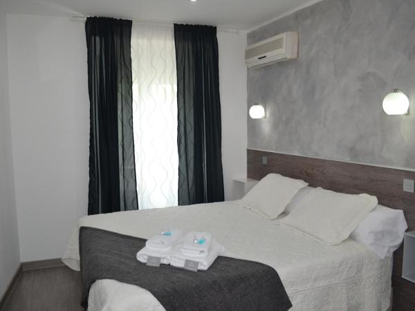 Hostal Meyra : photo 4 de la chambre chambre double de luxe avec balcon