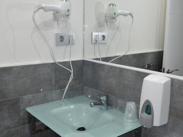 Hostal Meyra : photo 7 de la chambre chambre double de luxe avec balcon