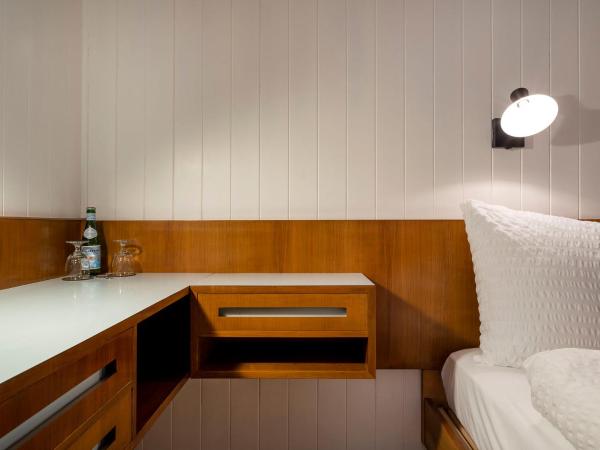 Chez Elsy - Crans-Sapins : photo 10 de la chambre chambre lits jumeaux avec balcon