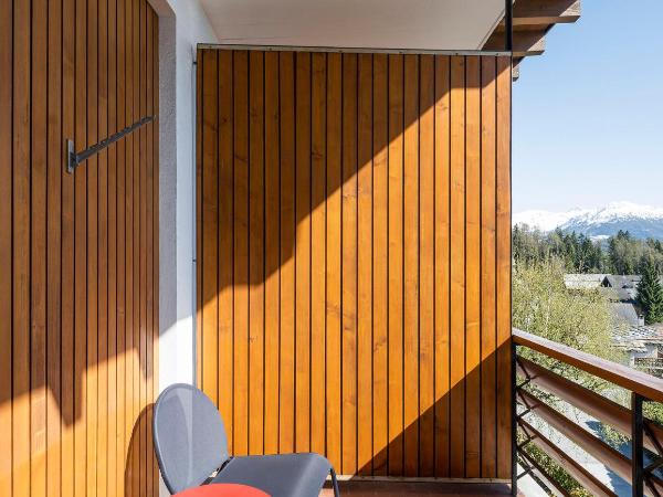 Chez Elsy - Crans-Sapins : photo 6 de la chambre chambre lits jumeaux avec balcon