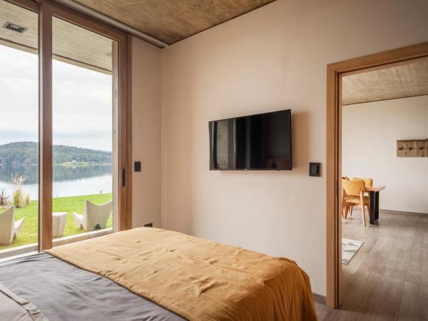 Wa One Lake Homes : photo 9 de la chambre appartement - vue sur lac