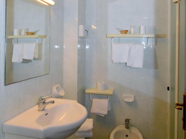 Hotel L'Approdo : photo 4 de la chambre chambre quadruple - vue sur mer