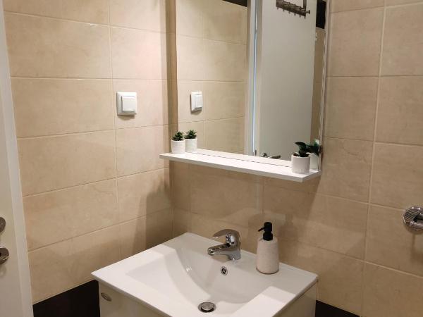 Comfort Rooms Remiza : photo 7 de la chambre chambre lit queen-size avec salle de bains commune 