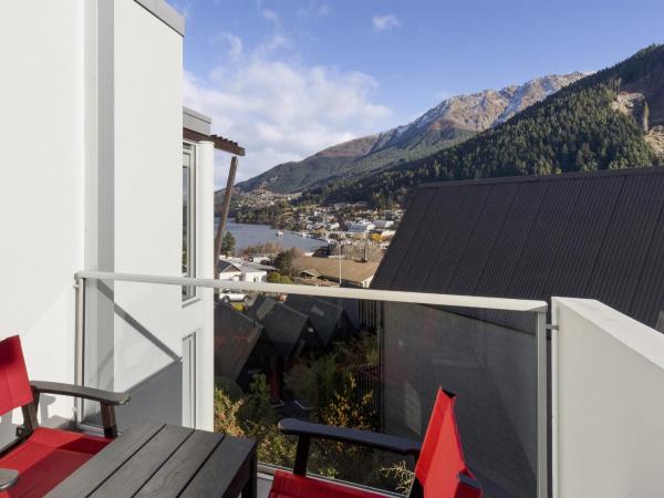 Scenic Suites Queenstown : photo 1 de la chambre superior room split king lake view