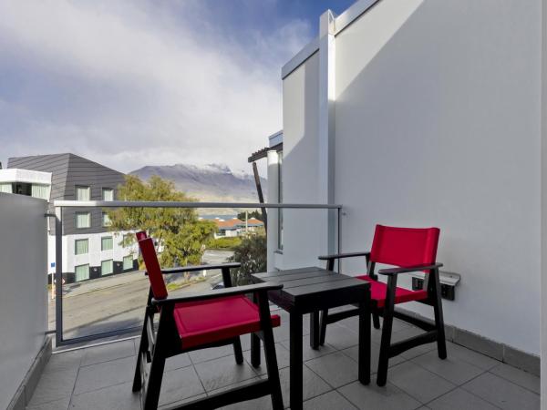Scenic Suites Queenstown : photo 2 de la chambre chambre supérieure avec 2 lits doubles - vue sur montagne