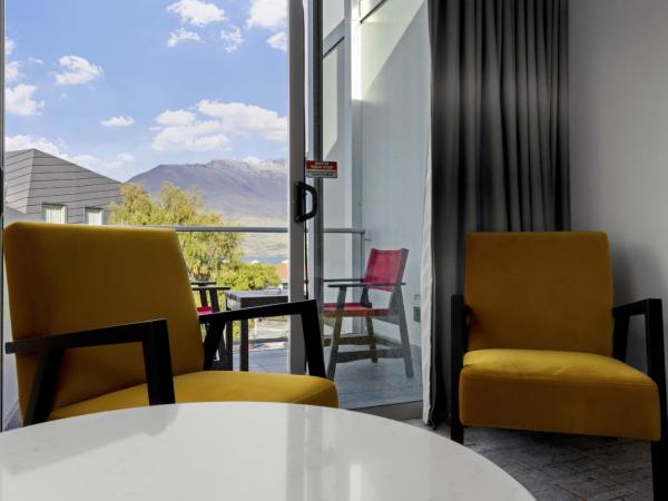 Scenic Suites Queenstown : photo 4 de la chambre chambre supérieure avec 2 lits doubles - vue sur montagne
