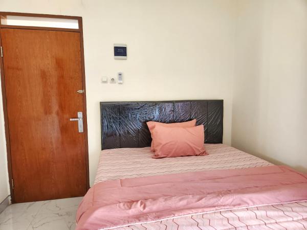 Surabaya Homey near UNAIR Syariah : photo 4 de la chambre chambre double
