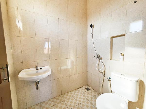 Surabaya Homey near UNAIR Syariah : photo 6 de la chambre chambre double