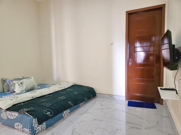 Surabaya Homey near UNAIR Syariah : photo 4 de la chambre chambre triple