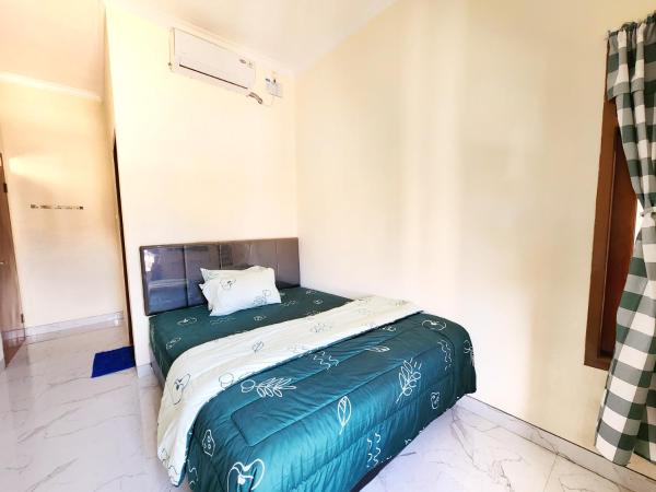 Surabaya Homey near UNAIR Syariah : photo 9 de la chambre chambre double