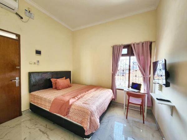 Surabaya Homey near UNAIR Syariah : photo 1 de la chambre chambre double