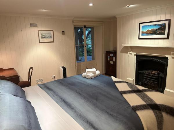 Lumeah - Servant Quarters : photo 4 de la chambre chambre triple avec salle de bains privative