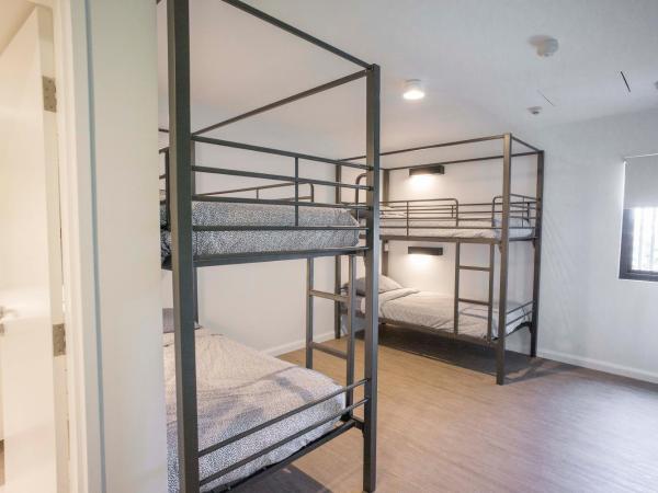 YHA Byron Bay : photo 3 de la chambre lit dans dortoir pour femmes de 4 lits avec salle de bains privative