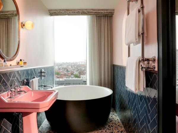 The Hoxton, Brussels : photo 1 de la chambre hébergement spacieux avec baignoire