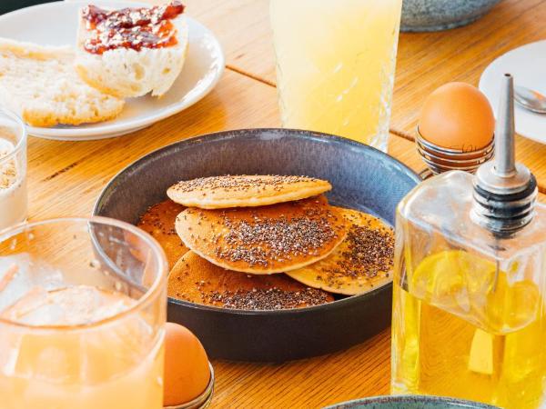 Hôtel Café Miramar : photo 3 de la chambre chambre lit queen-size - vue sur mer