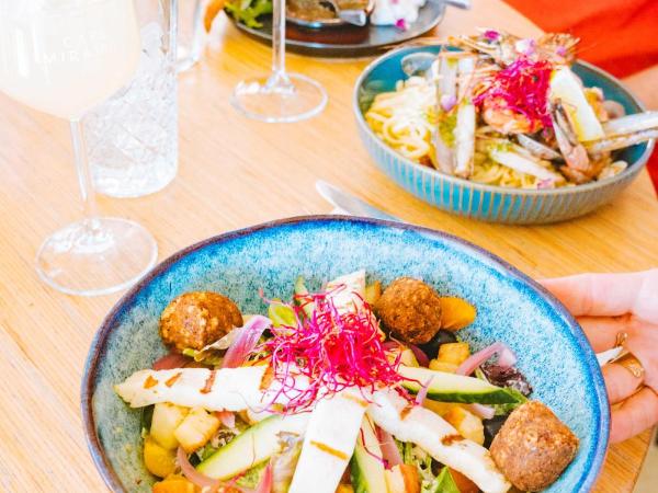 Hôtel Café Miramar : photo 6 de la chambre chambre lit queen-size - vue sur mer