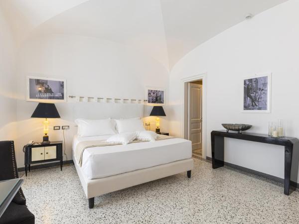Roccobarocco Boutique Hotel : photo 2 de la chambre chambre lit king-size avec balcon