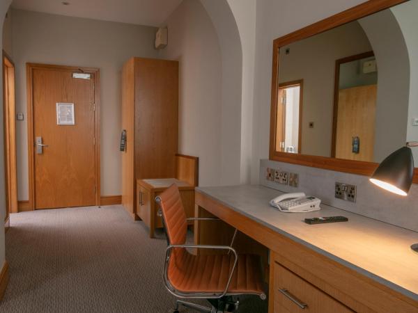 The Crown London, WorldHotels Distinctive : photo 4 de la chambre chambre deluxe avec 2 lits doubles