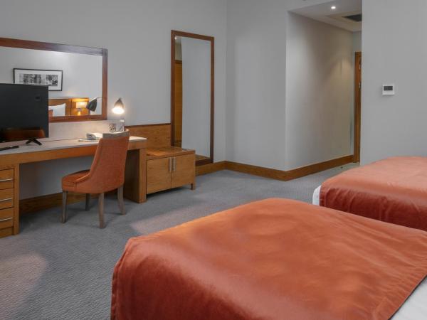 The Crown London, WorldHotels Distinctive : photo 5 de la chambre chambre deluxe avec 2 lits doubles