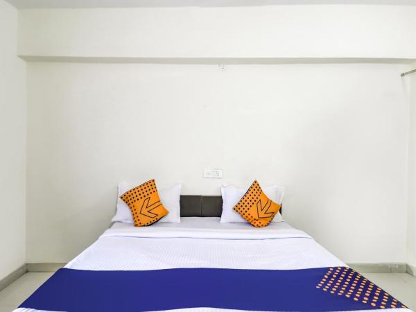 SPOT ON 78882 Shree Shakti Hotel Near Leisure Valley Park : photo 8 de la chambre chambre triple avec salle de bains