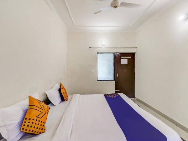 SPOT ON 78882 Shree Shakti Hotel Near Leisure Valley Park : photo 5 de la chambre chambre triple avec salle de bains