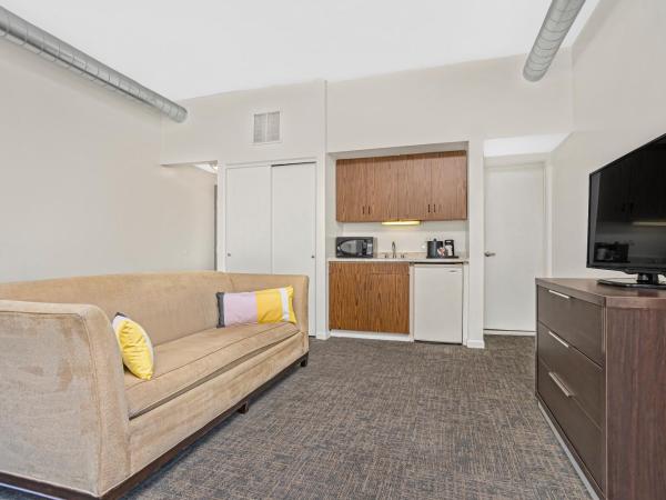 Ohio House Motel : photo 6 de la chambre suite lit king-size avec canapé-lit - non-fumeurs