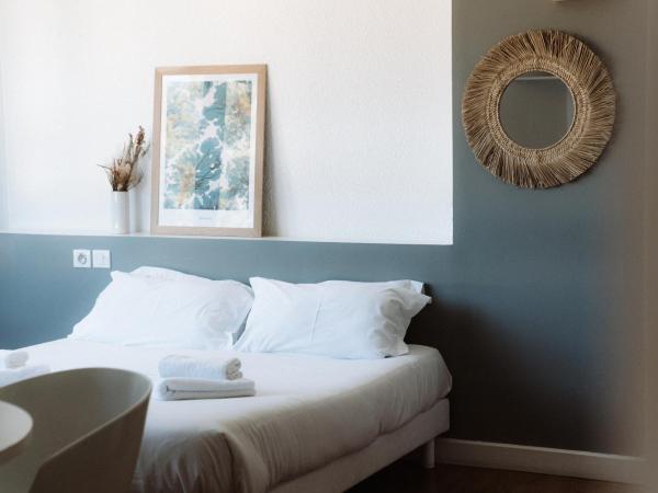 Hôtel Les Fougères : photo 1 de la chambre chambre familiale avec kitchenette