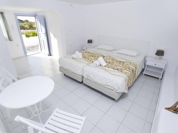 Villa Margarita : photo 3 de la chambre chambre double - vue sur jardin