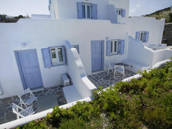 Villa Margarita : photo 6 de la chambre chambre double - vue sur jardin