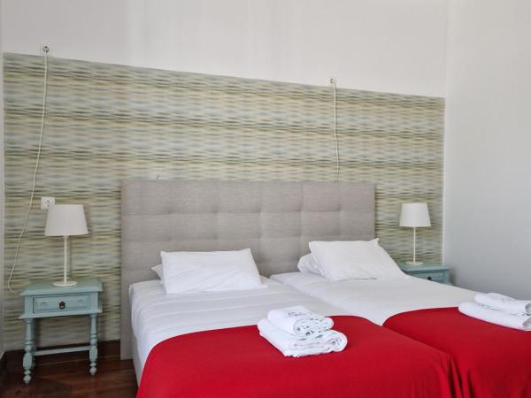 Guest House do Largo : photo 3 de la chambre chambre double avec salle de bains privative
