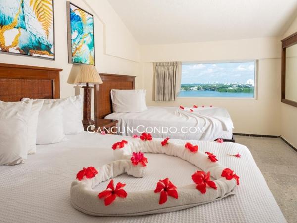 2 Story Oceanfront Penthouses on Cancun Beach! : photo 8 de la chambre penthouse