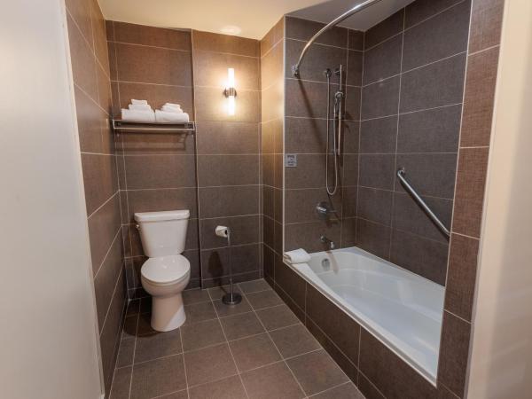 Travelodge by Wyndham Quebec City Hotel & Convention Centre : photo 4 de la chambre suite lit king-size exécutive - non-fumeurs