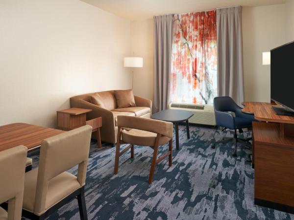 Fairfield Inn & Suites by Marriott Orlando International Drive/Convention Center : photo 2 de la chambre suite lit king-size exécutive