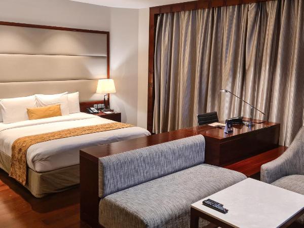 Crowne Plaza Kochi, an IHG Hotel : photo 5 de la chambre suite lit king-size junior avec accès au salon