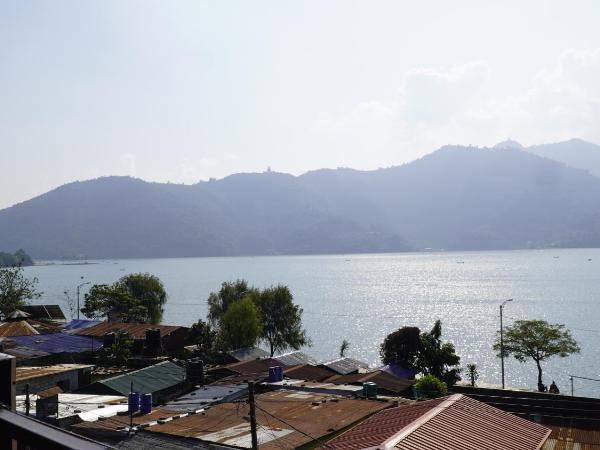 Yuriko Guest House : photo 5 de la chambre chambre double ou lits jumeaux - vue sur lac