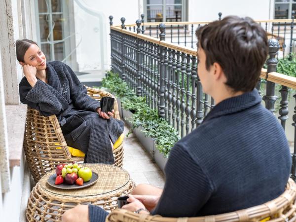 Aria Hotel Budapest by Library Hotel Collection : photo 9 de la chambre aria signature - grande chambre lit king-size de luxe
